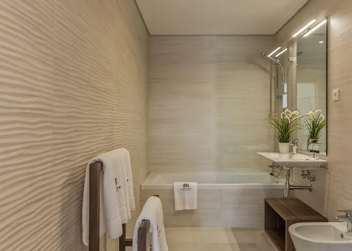 296海瑞提基公寓 *